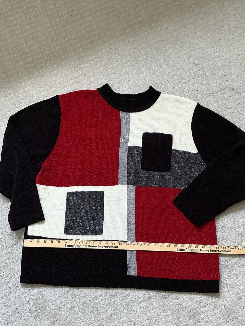 Alfred Dunner Geometric Colorblock Crewneck Sweater in Red, Black, White, Gray
